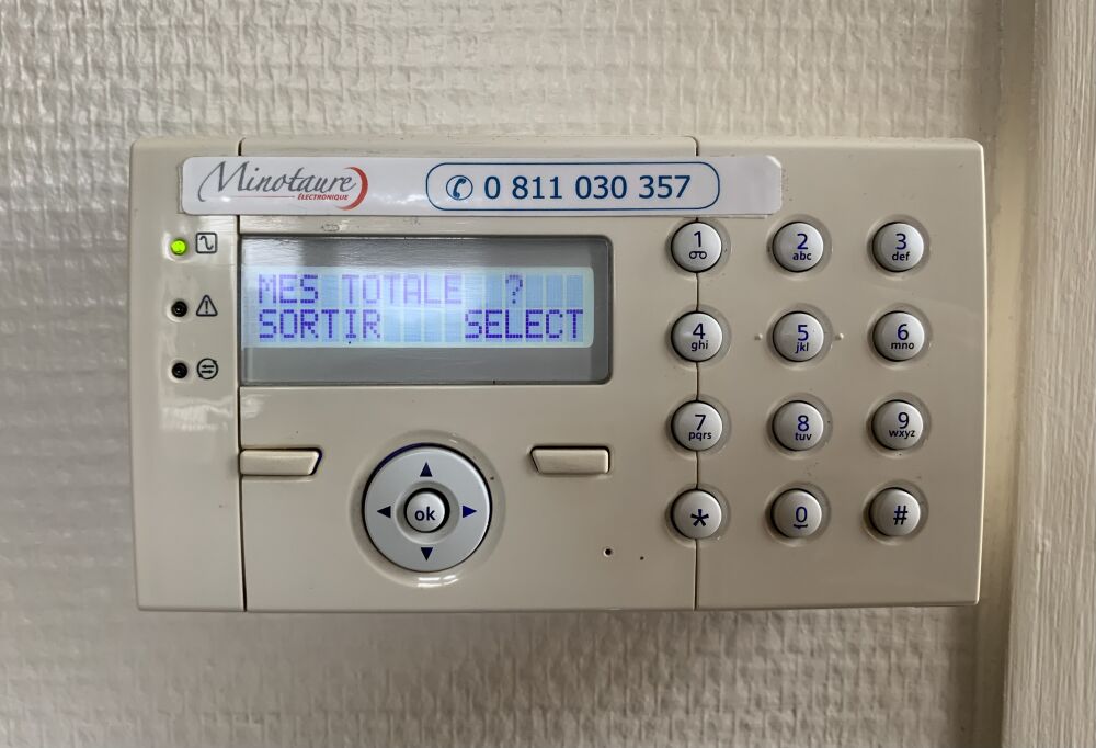 NOS RÉALISATIONS : CLAVIER ALARME STANDARD NOS RÉALISATIONS : CLAVIER ALARME STANDARD