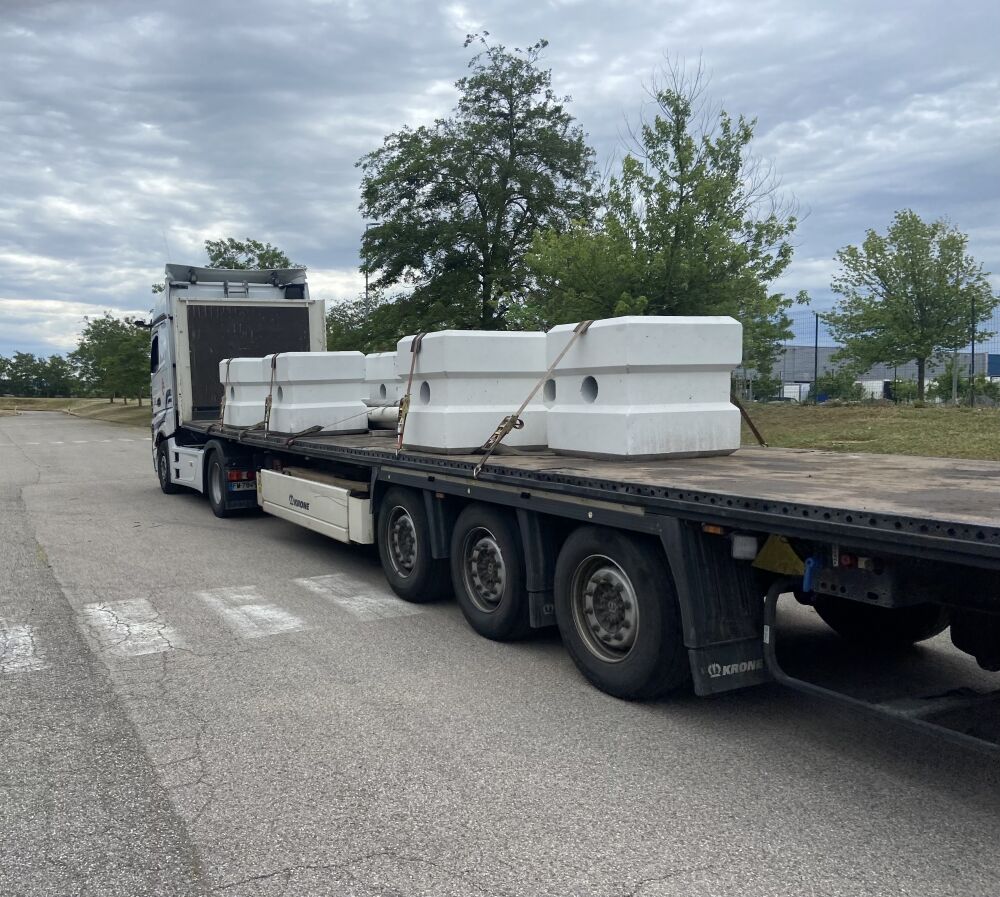 NOS RÉALISATIONS : TRANSPORT DE BLOCS NOS RÉALISATIONS : TRANSPORT DE BLOCS