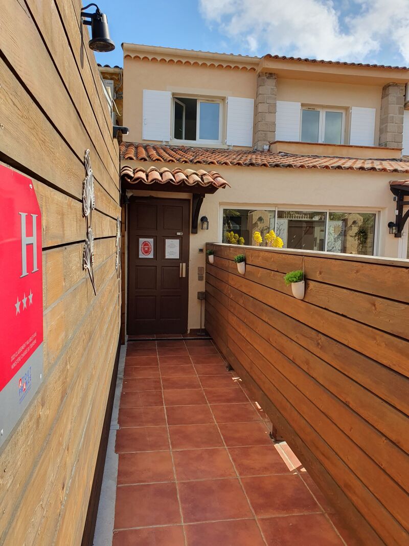 Entrée hôtel les Calanques Entrée hôtel les Calanques